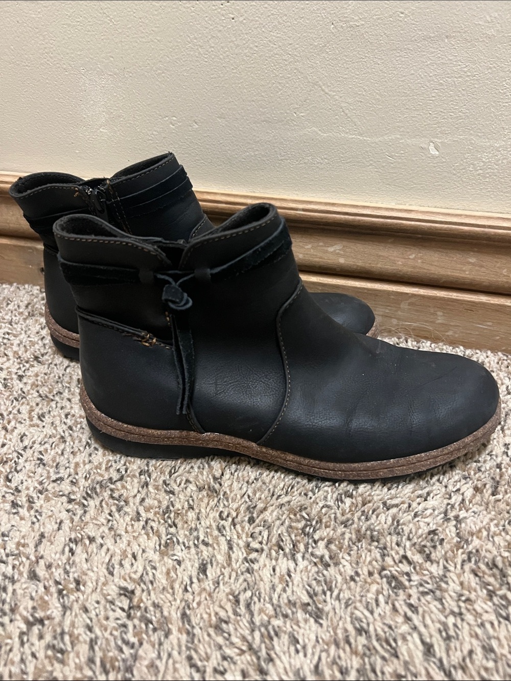 b.o.c. Black Women's leather Ankle Booties with Side Zip